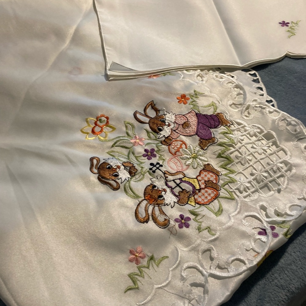 Tablecloth and napkins
